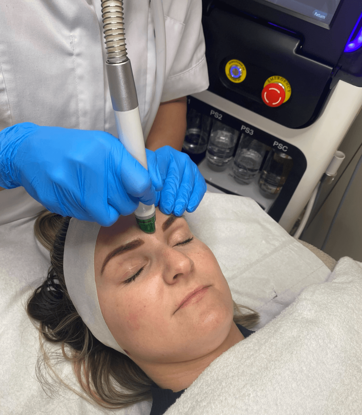 HydraFacial Experience the ultimate facial rejuvenation with our HydraFacial treatment. Suitable for all skin types, it delivers immediate results with no downtime. Book your session today at Soluna London.