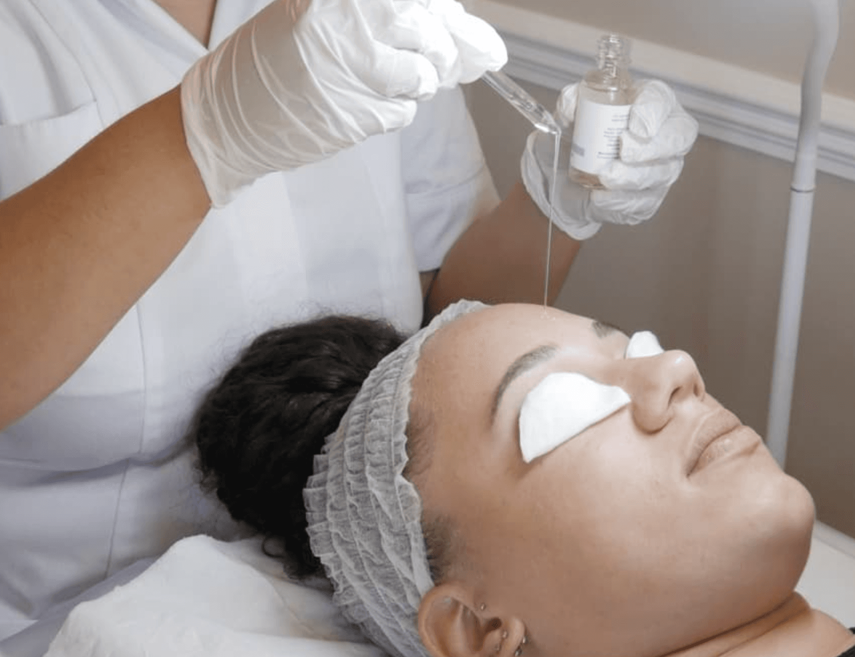 Hollywood Facial The hollywood facial is a bespoke facial combining multiple techniques. To take care of all your skincare needs call 0333 016 3500 today!